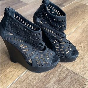 Gianni Bini black wedges